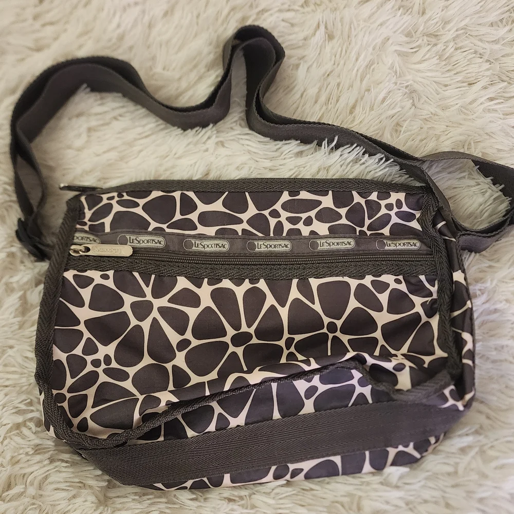 Lesportsac stylish versatile